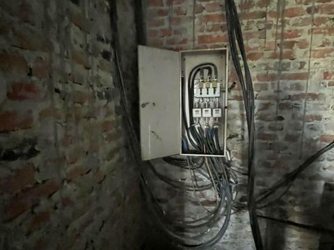 комерційна за адресою Центральна, 8