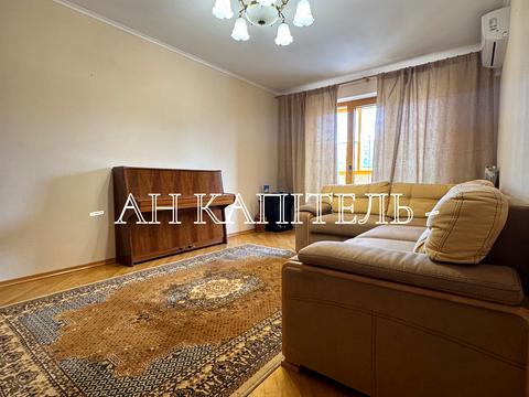 квартира за адресою Космічна вул., 11