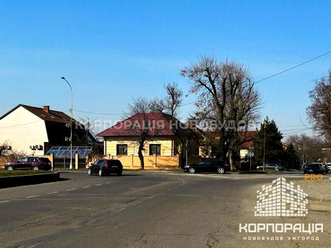 комерційна за адресою Захисників України пл. (Дружби Народів), 1