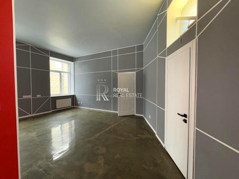 комерційна за адресою Лаврська вул. (Січневого Повстання), 16