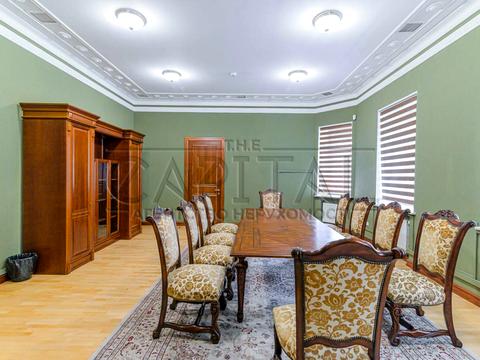 комерційна за адресою Липська вул., 10