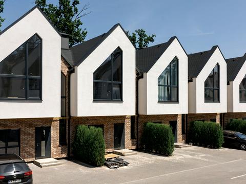 дом по адресу вул. Коновальця, 49