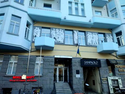 комерційна за адресою Музейний пров., 4