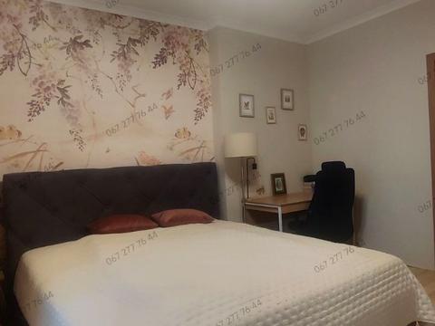 квартира за адресою Анни Ахматової вул., 30