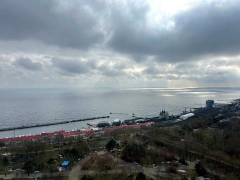 комерційна за адресою Літературна вул., 1а