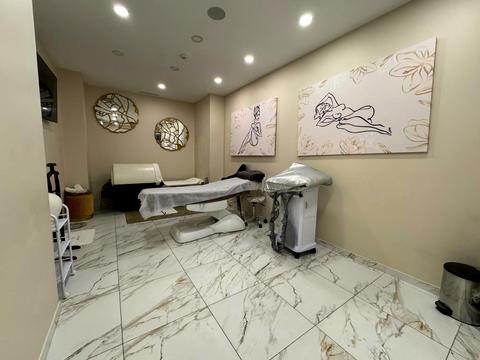 комерційна за адресою Андрія Верхогляда вул. (Михайла Драгомирова), 14-А