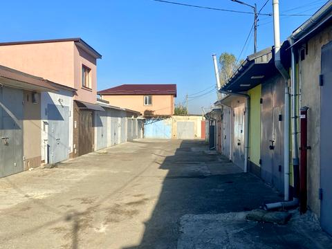 паркомісце за адресою Степана Дем'янчука вул., 11