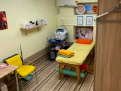 комерційна за адресою Воскресенська вул. (Леніна), 4