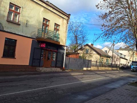 комерційна за адресою Повітряна вул., 58