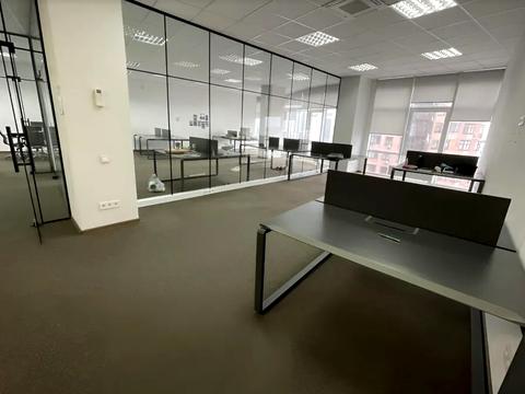 комерційна за адресою Євгена Коновальця вул. (Щорса), 36д