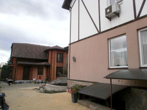 будинок за адресою Метрологічна вул., 10