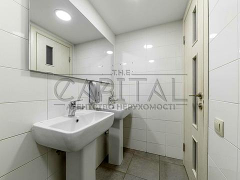 комерційна за адресою Єжи Ґедройця вул. (Тверська), 1