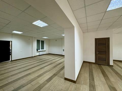 комерційна за адресою Тітова вул., 5