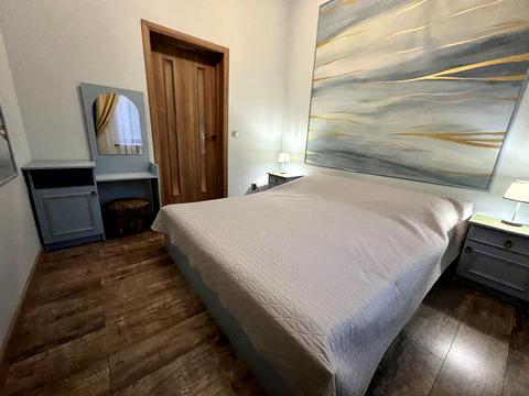 квартира за адресою Набережно-Хрещатицька вул., 7