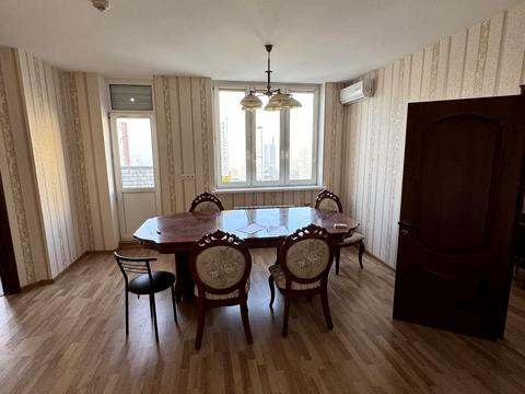 комерційна за адресою Бориса Гмирі вул., 4