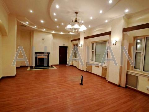 комерційна за адресою Саксаганського вул., 67-Б