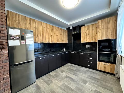 квартира за адресою Курсанта Єськова вул., 14-Б