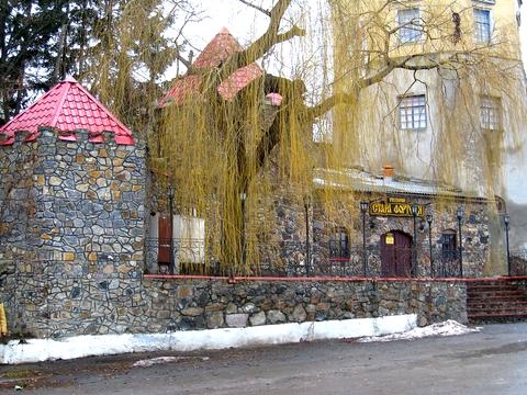 коммерческая по адресу Сиротюка, 1