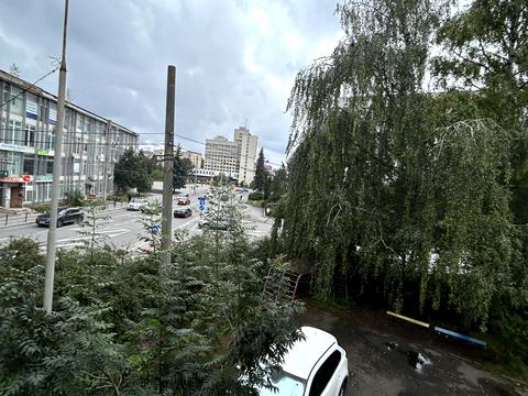комерційна за адресою Листопадова вул., 5