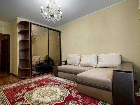 квартира за адресою Сім'ї Кульженків вул. (Петра Дегтяренка), 35