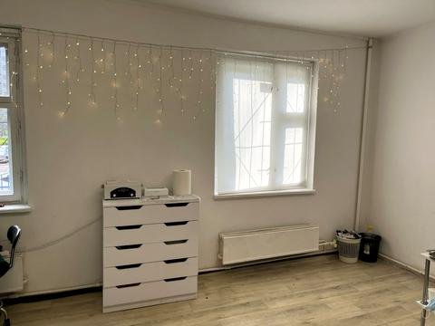 комерційна за адресою Бориса Гмирі вул., 15