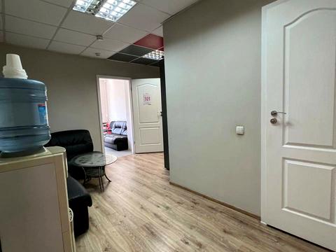 комерційна за адресою В'ячеслава Чорновола вул., 20