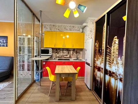 квартира за адресою Літературна вул., 8