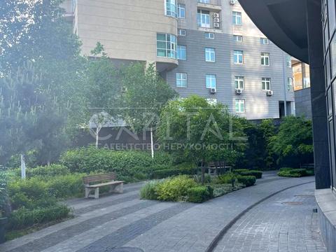 комерційна за адресою Київ, Буслівська вул., 12