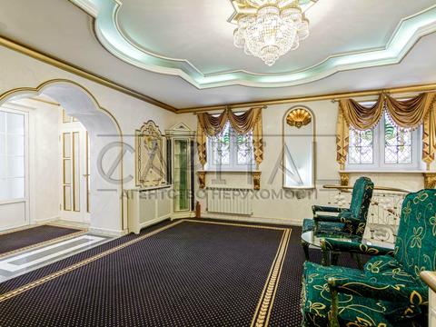 комерційна за адресою Патріарха Володимира Романюка вул. (Жовтнева), 2Б