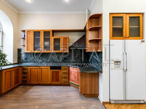 комерційна за адресою Лютеранська вул., 12