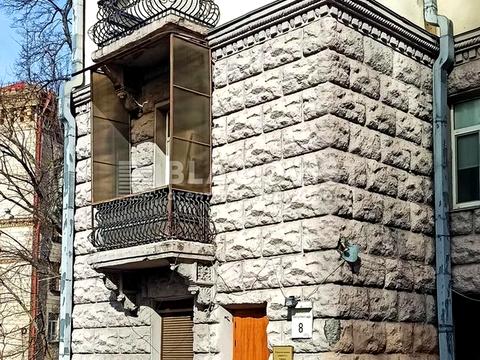 комерційна за адресою Лютеранська вул., 8