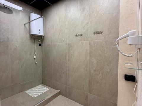 комерційна за адресою Університетська вул., 25