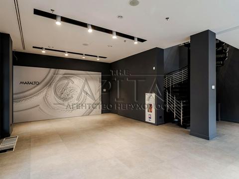 комерційна за адресою Володимирська вул., 38