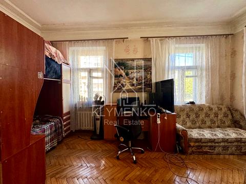 комерційна за адресою Саксаганського вул., 63/28