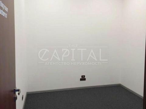 комерційна за адресою Музейний пров., 4