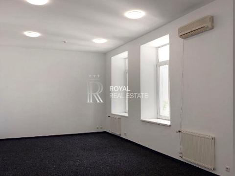 коммерческая по адресу Музейний пер., 4