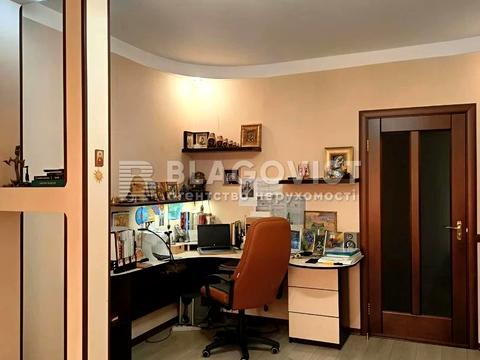 квартира по адресу Наваторів, 22б