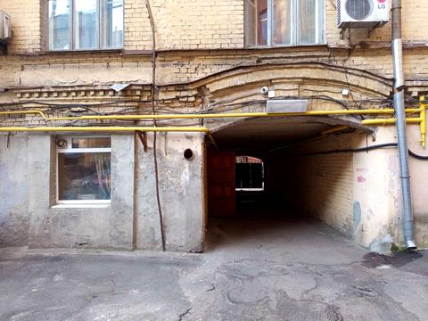 комерційна за адресою Мала Житомирська вул., 3/4
