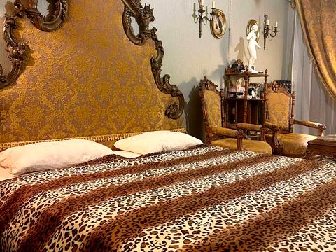 комерційна за адресою Військовий узвіз, 8