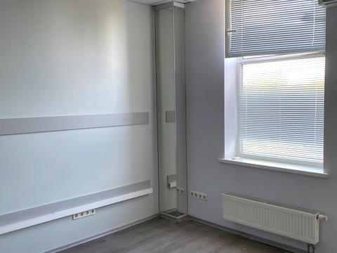 комерційна за адресою Раїси Окіпної вул., 4-Б