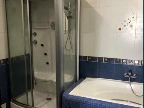 будинок за адресою Валерія Лобановського просп. (Червонозоряний)