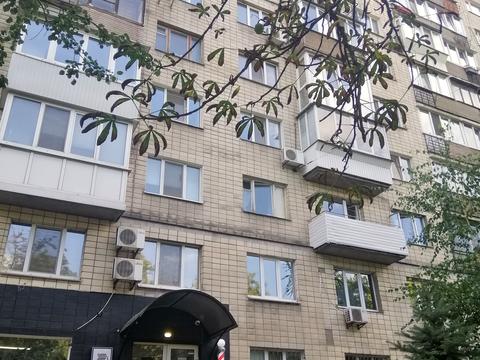 квартира за адресою Лаврська вул. (Січневого Повстання), 4