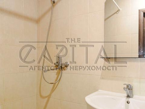 комерційна за адресою Португальська вул., 4а