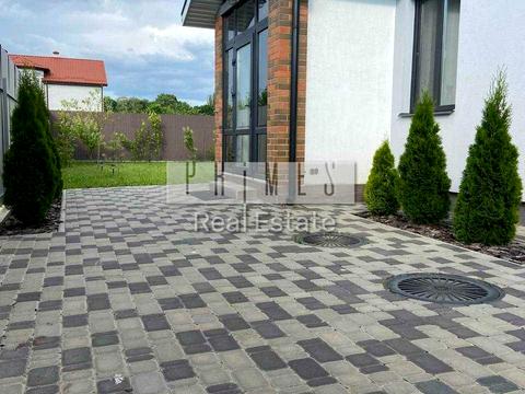 будинок за адресою Квітнева вул.