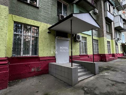 комерційна за адресою Кловський узвіз, 4