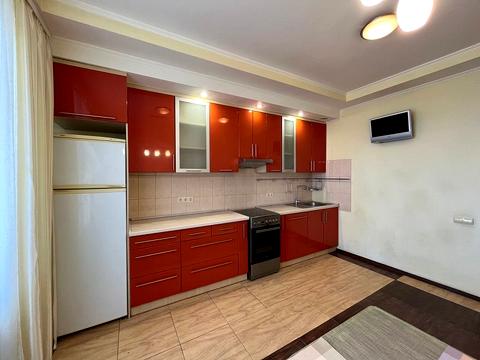 квартира за адресою Анни Ахматової вул., 18