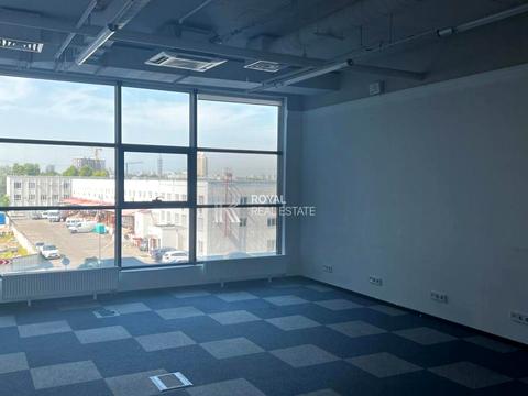 комерційна за адресою проспект Степана Бандери, 28а