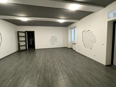 комерційна за адресою Зарічанська вул., 9