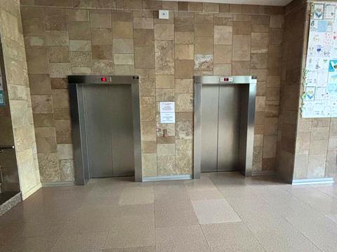 комерційна за адресою майдан Незалежності пл., 2