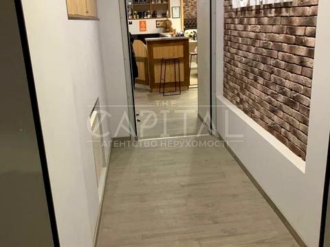 комерційна за адресою Малопідвальна вул., 21/8